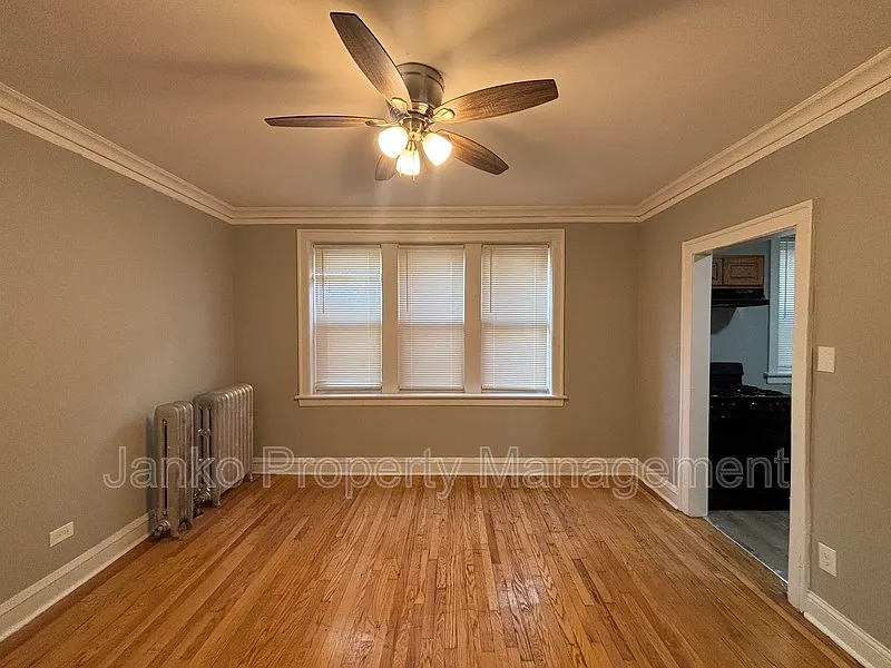 Building Photo - 656 E 81st St #1