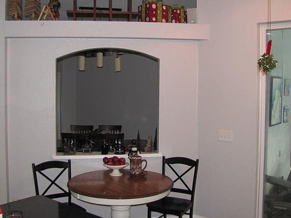 4th image of 1525 Forde Ave