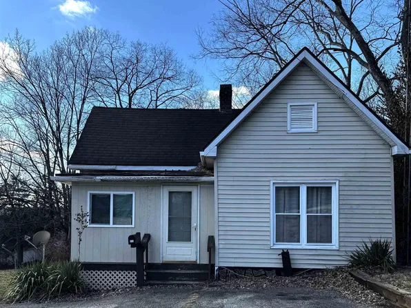 215 NW 4th St, Paoli, IN 47454