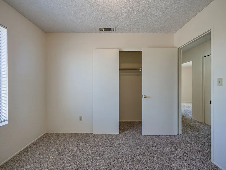 1021 W Perdew Ave — Photo 18