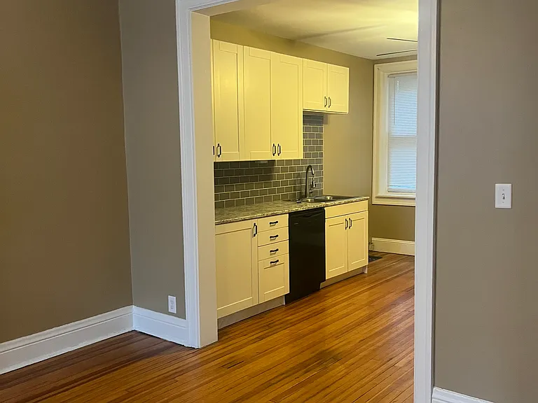 538 S 26th Ave — Photo 9