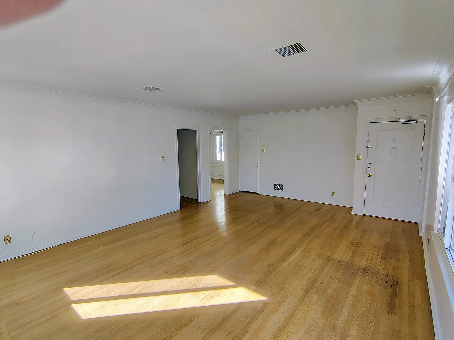 2 bed, 1200 sqft, $4,200 — Photo 3