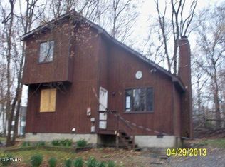 90 Suter Dr, Bushkill, PA 18324