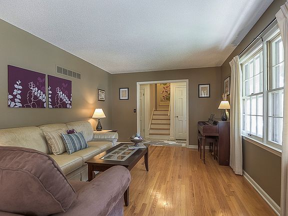 5th image of 6213 Claremont Ave
