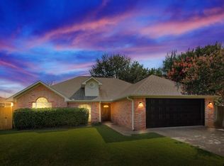 1309 Lakeside Ct, Lindale, TX 75771