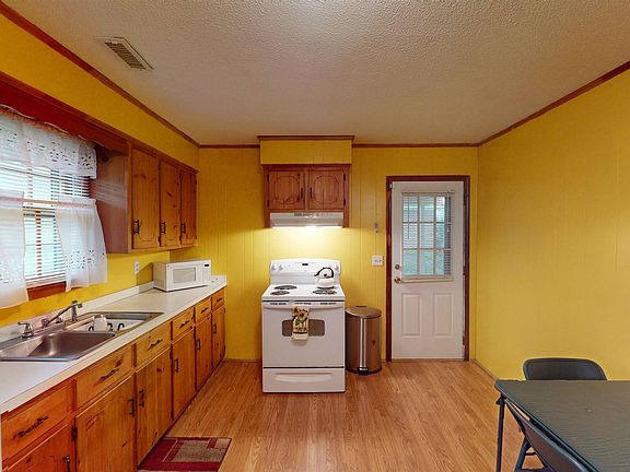 4th image of 633 Sykes St