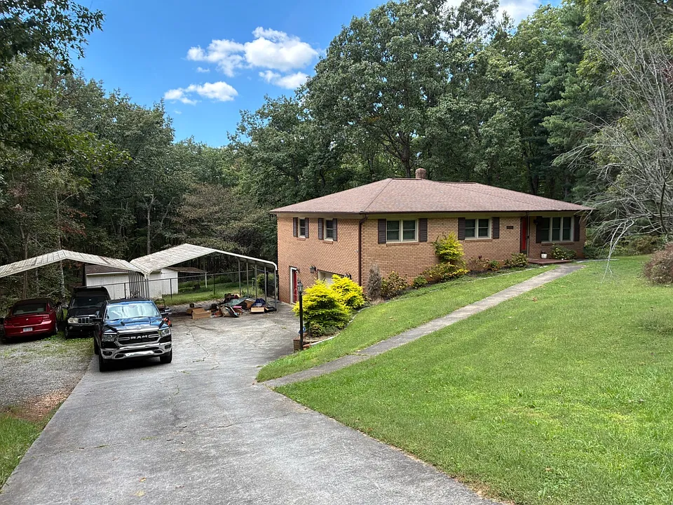 2606 Logan Dr