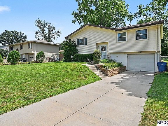 2nd image of 601 Chestnut Dr