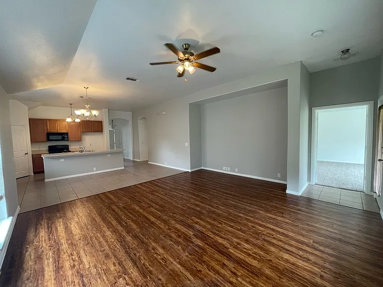 905 Remington Ranch Rd — Photo 5