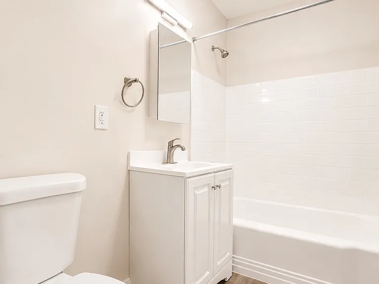 2015 Pine Ave #1 — Photo 14