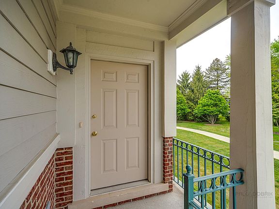 3rd image of 424 Pine Lake Cir