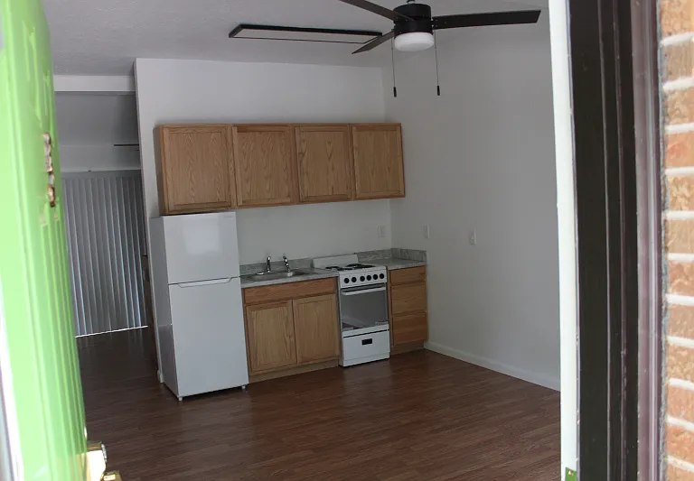 1071 White Ave — Photo 7