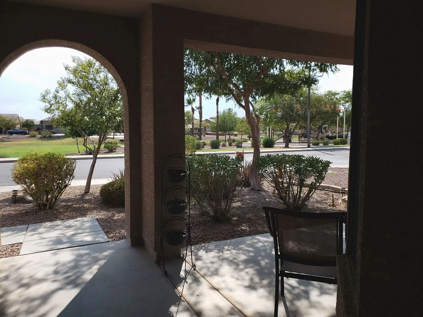 Fully Furnished, Single level Home — Photo 2