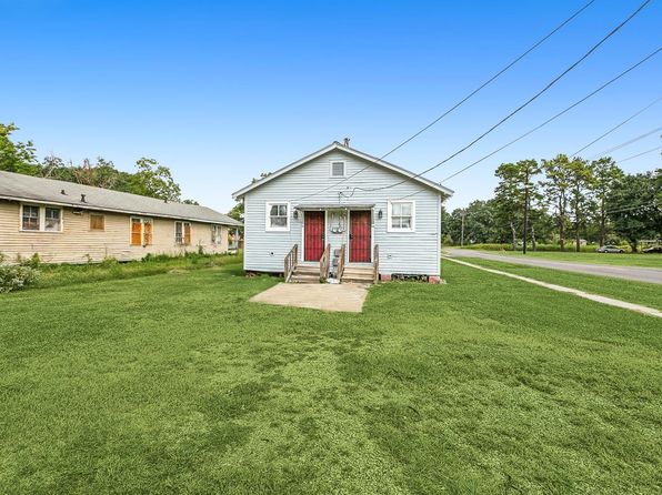 baton-rouge-louisiana-441803309 picture