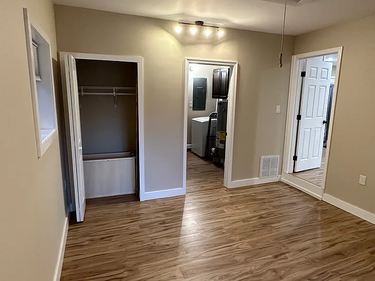 341 Dauphin Ln — Photo 9