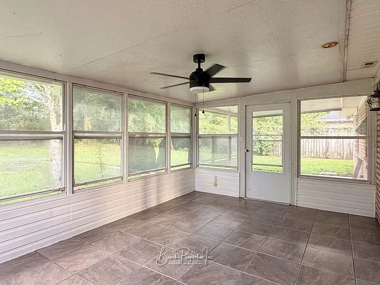 2520 Southern Oaks Dr — Photo 23