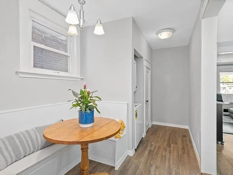 2224 Seminary Ave — Photo 8