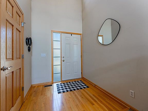 5th image of 1916 Paddock Ct