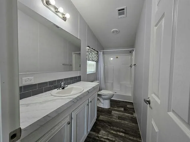 3 bed, 2.0 bath, 1120 sqft, $2,050 — Photo 3