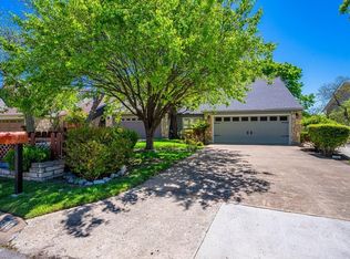530 Sand Bend Dr, Kerrville, TX 78028