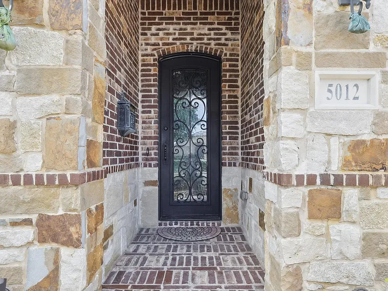 5012 Engleswood Trl — Photo 2