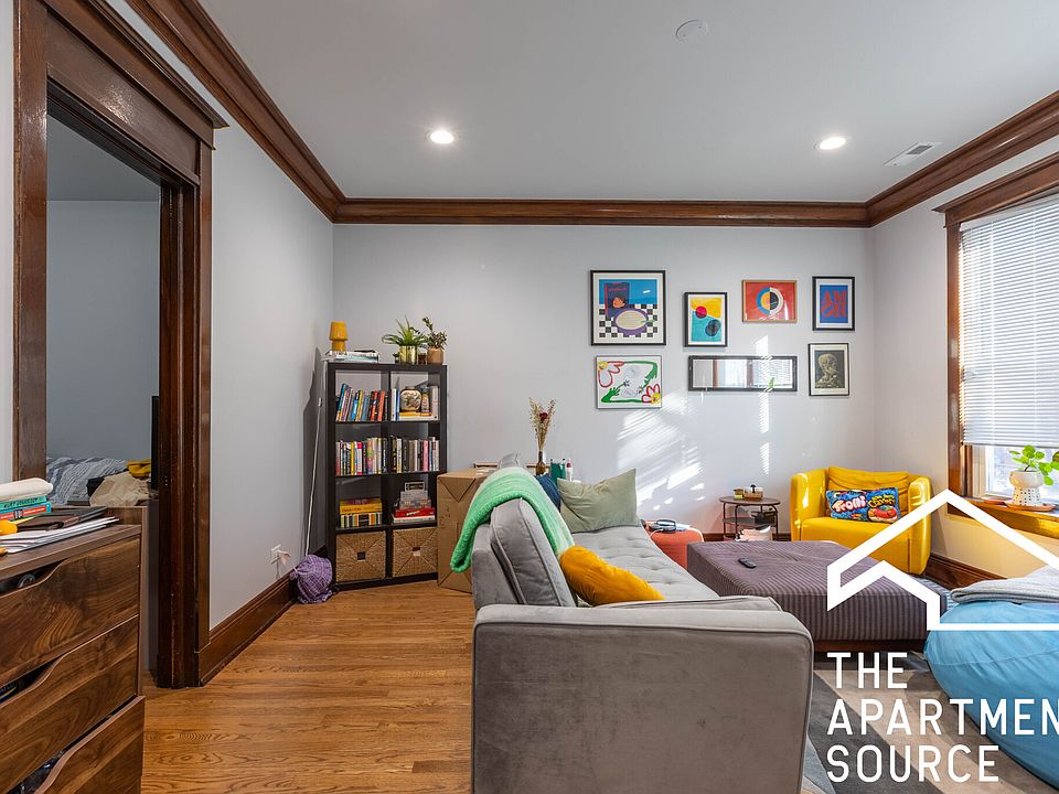 1st image of 3516 N Lakewood Ave #2