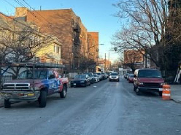 Exterior Neighborhood (street photo)