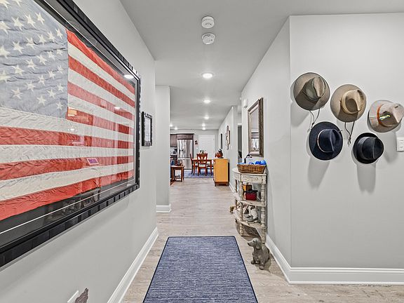 4th image of 327 Bassett Ave