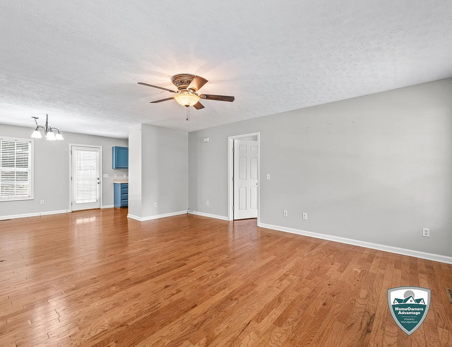 3 bed, 2071 sqft, $1,975 — Photo 3