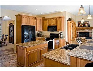 4th image of 4019 Cedarwood Ln