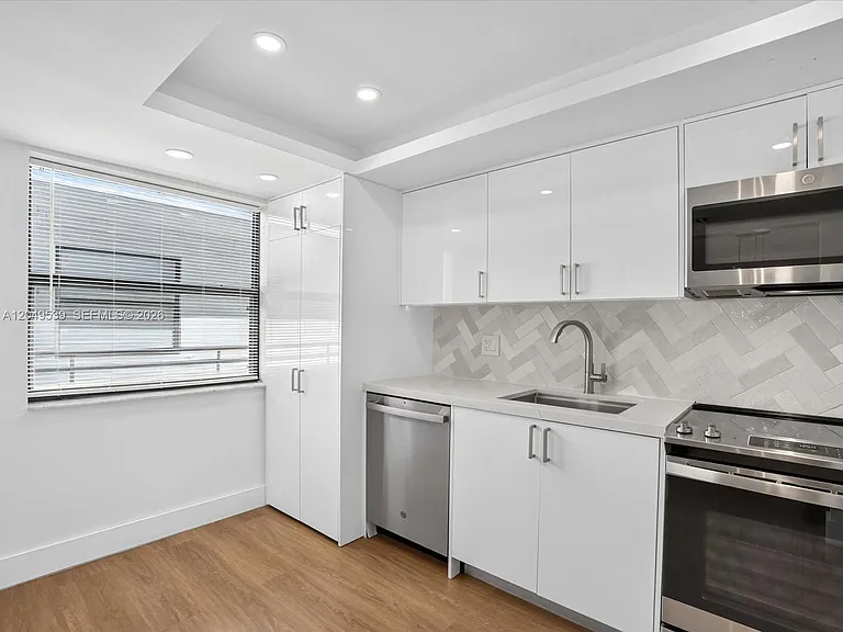 8201 Byron Ave #502 — Photo 15