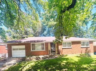 2423 Caverhill Dr, Saint Louis, MO 63136