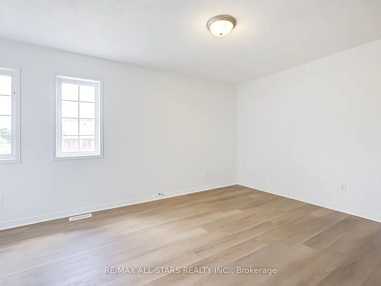 51 Playfair Rd — Photo 25