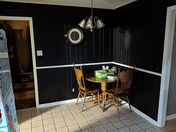 kitchen breakfast area