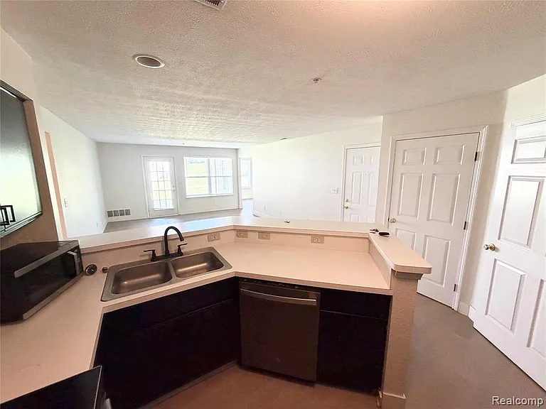 1336 Heatherwood Ln — Photo 2