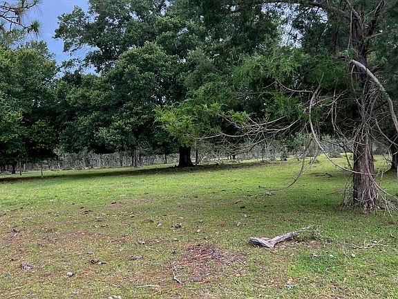 4th image of Twin Oaks Dr