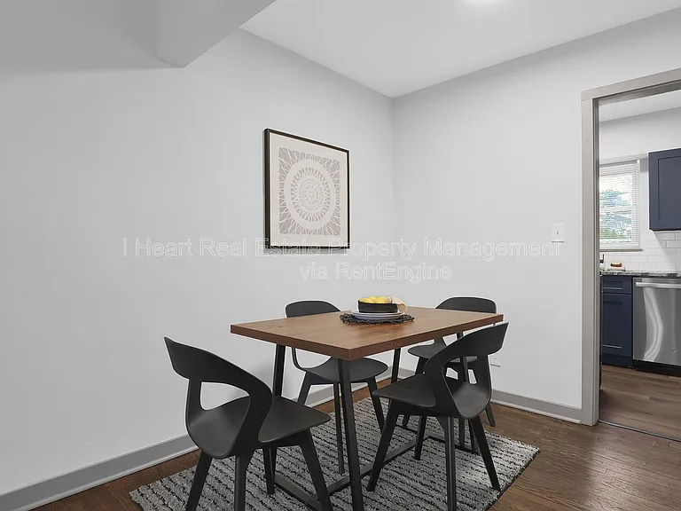 1963 W Broad St #8 — Photo 13