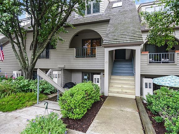 3rd image of 15 Weetamoe Farm Dr #15
