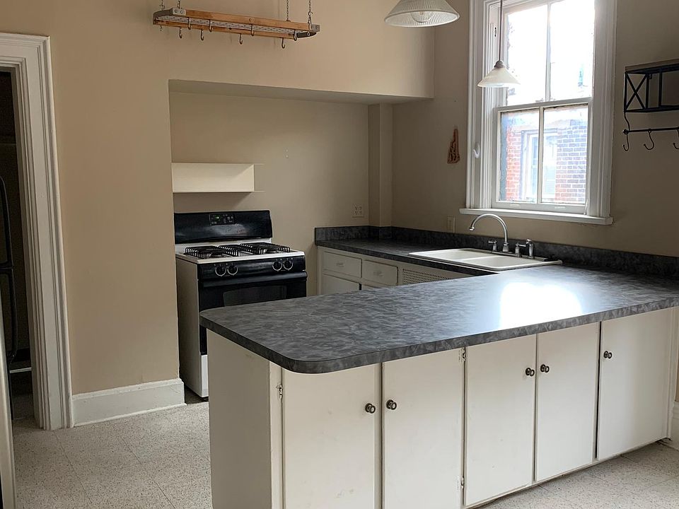 1st image of 625 Oak St #1-5