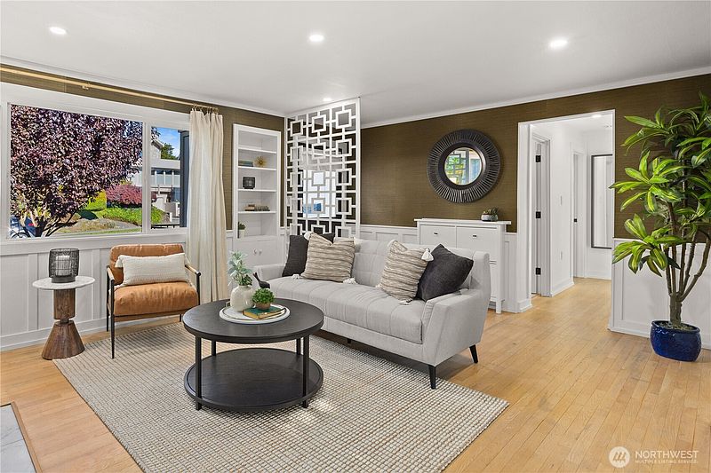 5th image of 3235 W Viewmont Way W