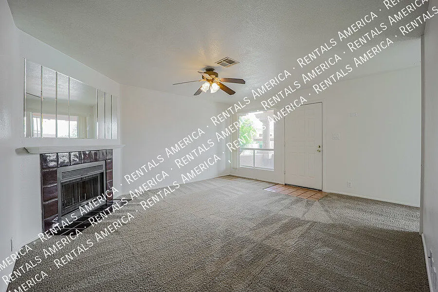 Move in special - 1 month free on 12-month lease! — Photo 4