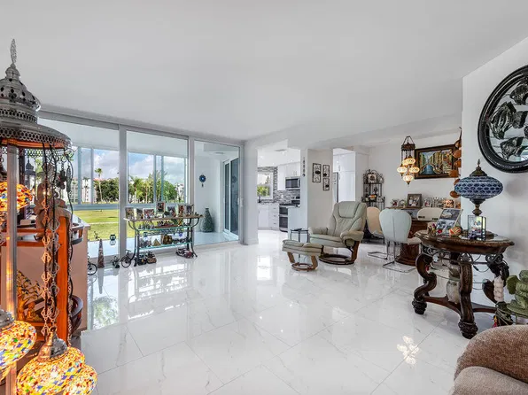 3661 Via Poinciana #206, Lake Worth, FL 33467