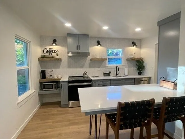 4623 W Catalpa Dr — Photo 8