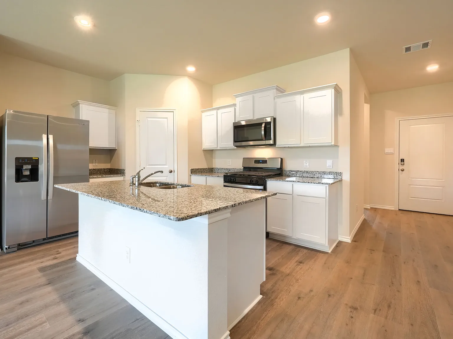 4 bed, 2242 sqft, $2,499 — Photo 4