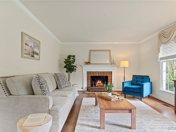 2nd image of 301 Elmwood Ln