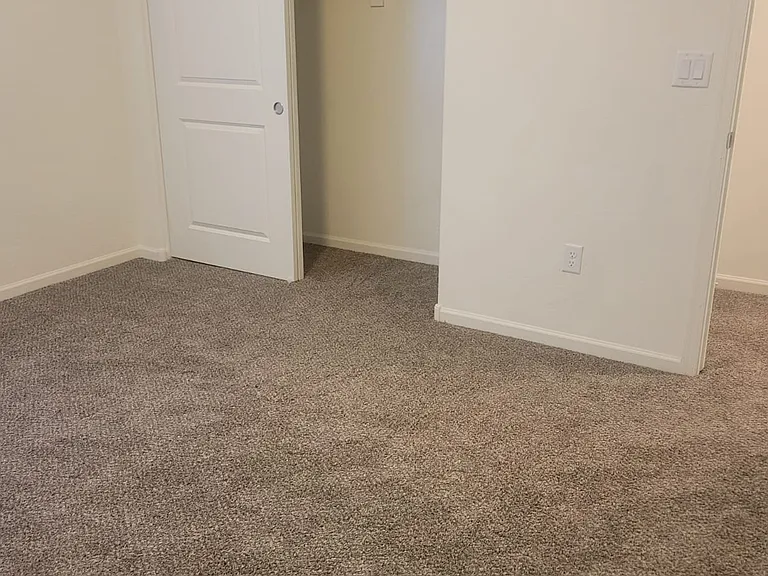 1741 W Pollack St — Photo 12