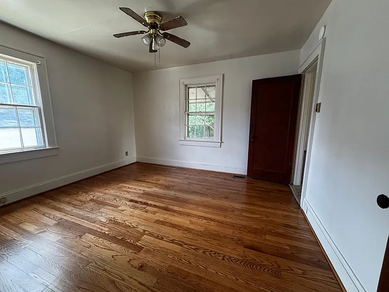 810 Kings Rd — Photo 11