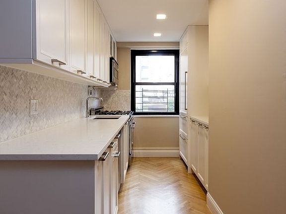 3rd image of 305 E 86th St #19GE