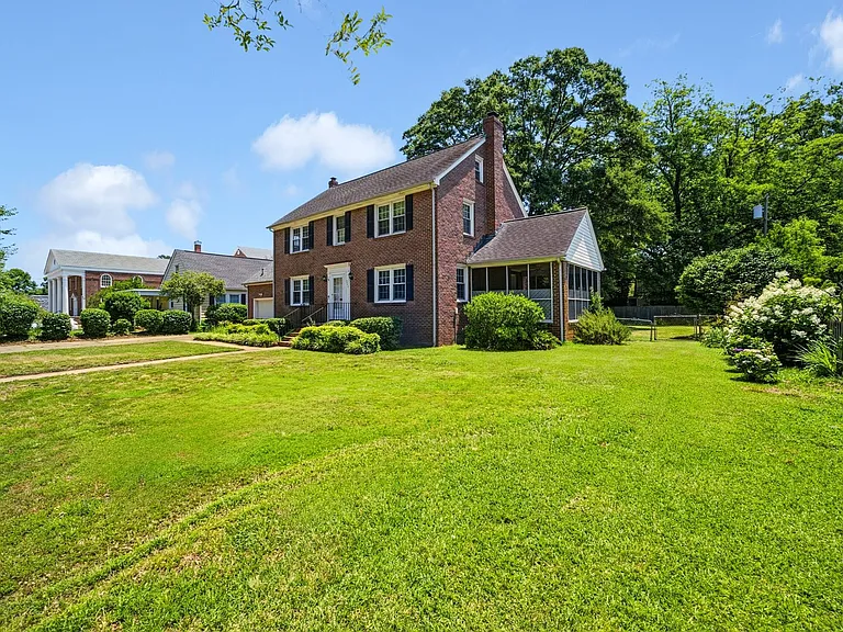 9450 Selby Pl — Photo 3