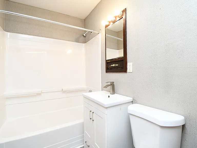 900 S Marday Ave — Photo 12